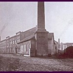 Rok 1870: nejstarší fotografie původně Valdštejnské strojírny v Tovární ulici.